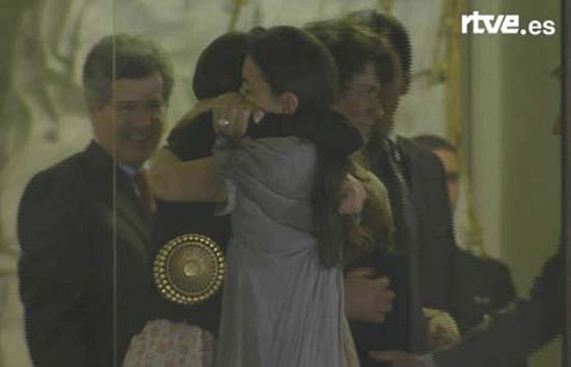 La familia de Betancourt estalla en abrazos tras su liberación