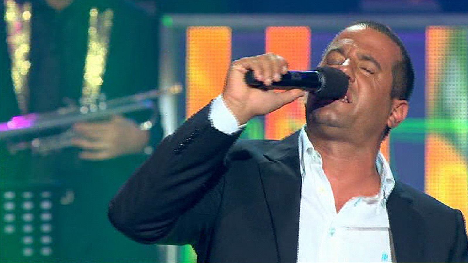 Uno de Los Nuestros - El niño de la Costa canta "Soy un truhán, soy un señor" | Ver