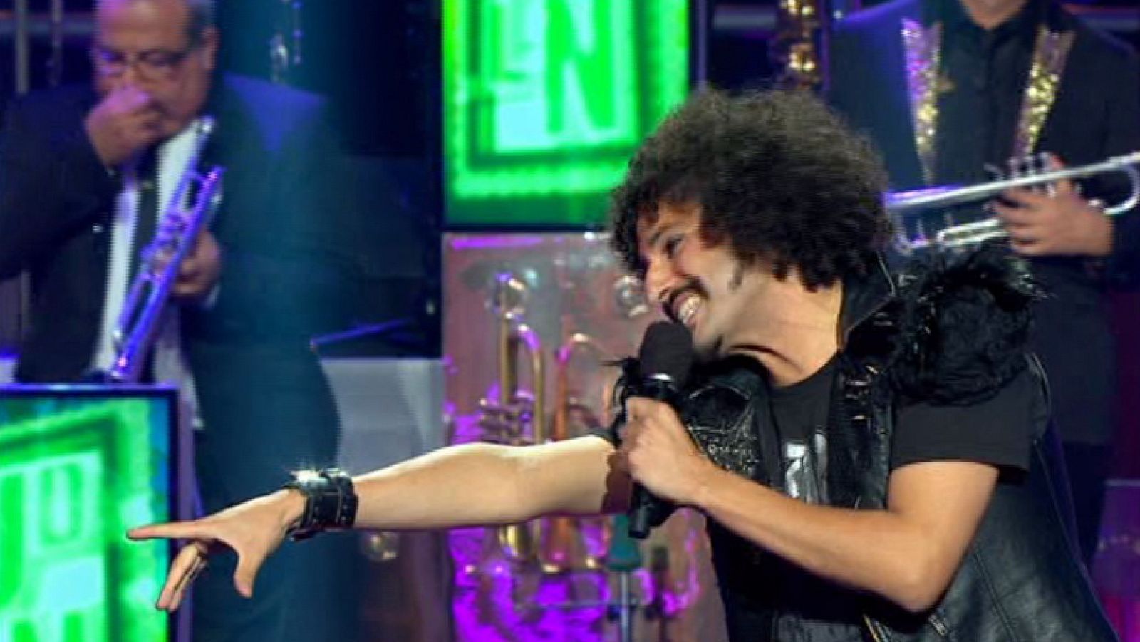 Uno de Los Nuestros - Dani Ríos canta "Help, ayúdame" | Ver