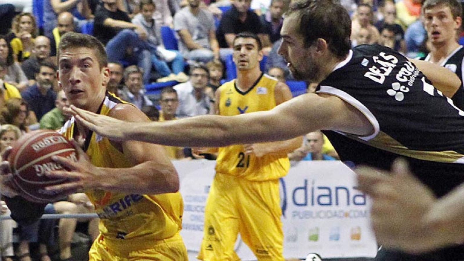 CB Canarias 76-74 Río Natura Monbus