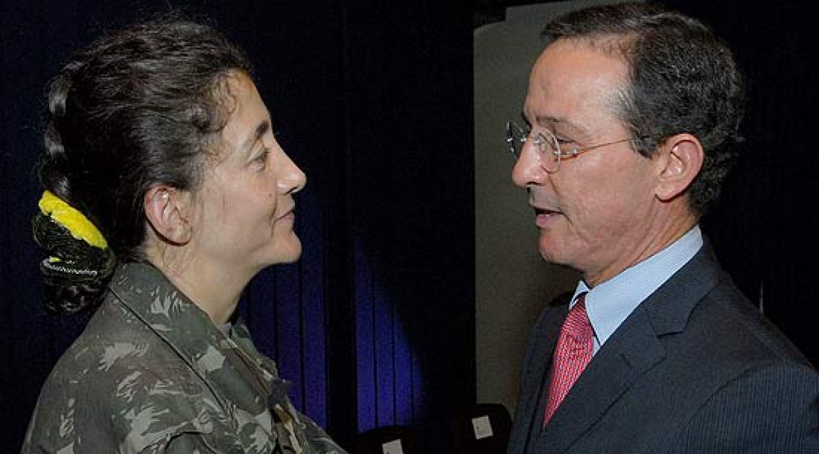 Emocionado reencuentro entre 2 'rivales' | Ver