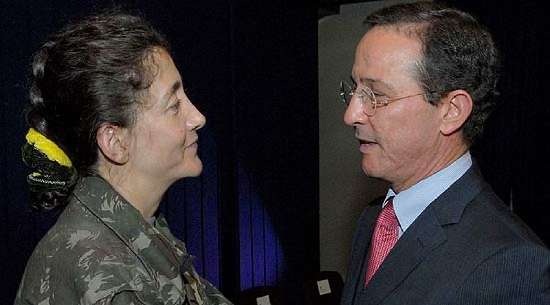 Emocionado reencuentro entre 2 'rivales' | Ver