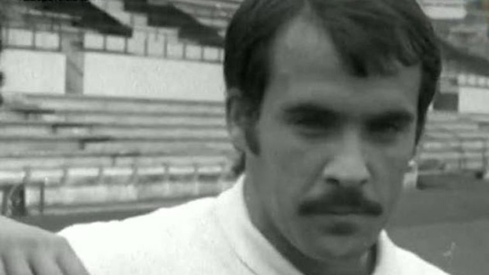 En estas nuevas entregas de Estudio Estadio vamos a repasar imágenes de equipos historicos de la Liga. Muchos de ellos importantes durante años en Primera. Ahora en situación dificil. Algunos, desaparecidos. Pero el recuerdo de los grandes dias, nunc