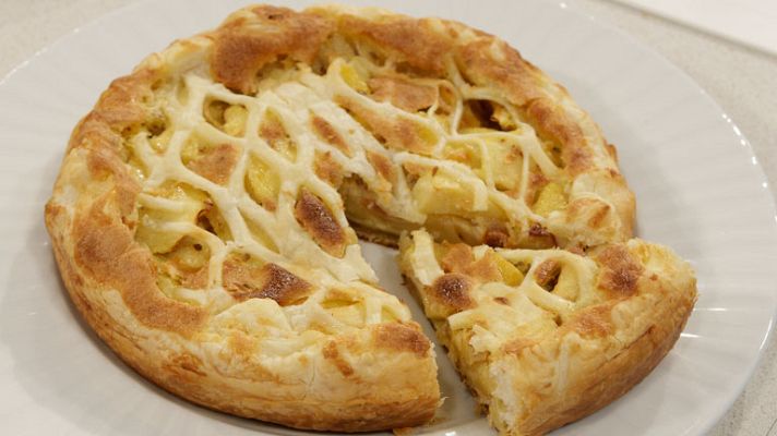 La mañana - Torta hojaldrada de manzana