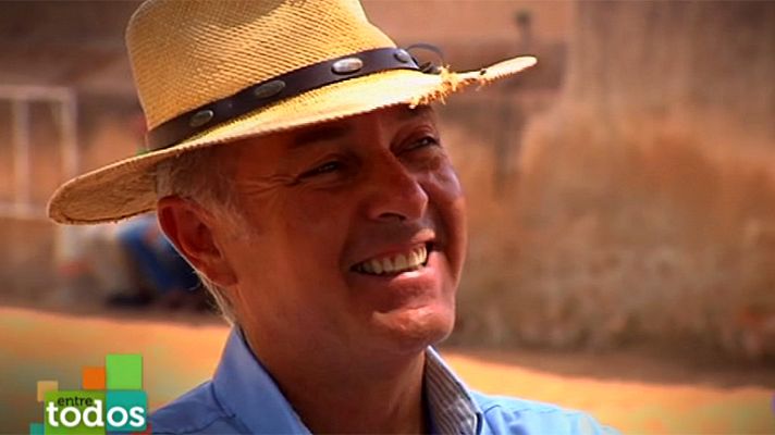 Entre todos - J. M. Soto ayuda a discapacitados