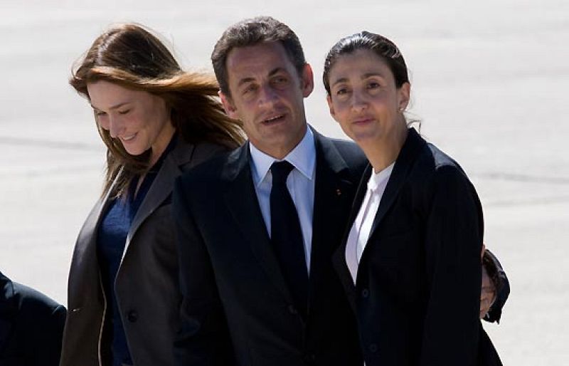 Betancourt llega a París