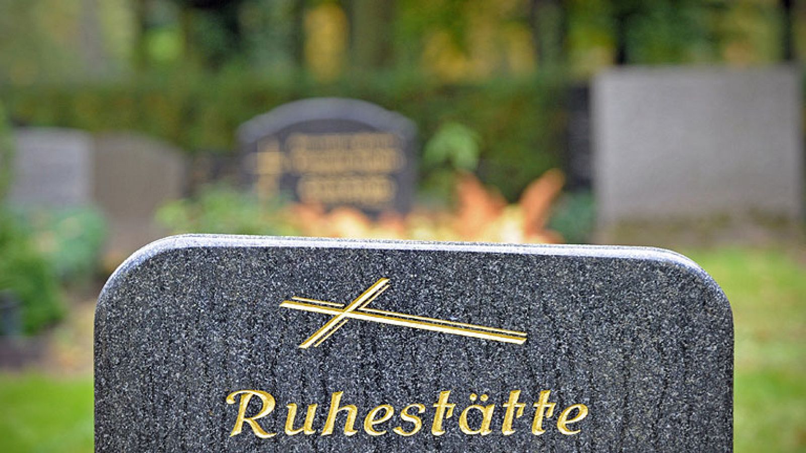 Los restos mortales el excapitán de las SS Priebke  siguen en un aeropuerto militar romano | Ver