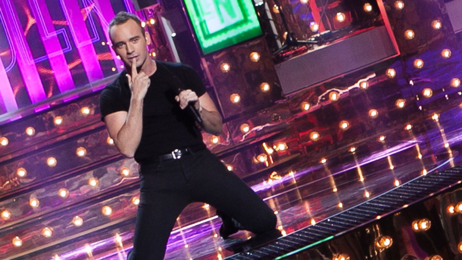 Uno de Los Nuestros - Pablo Vera canta "Kiss" | Ver