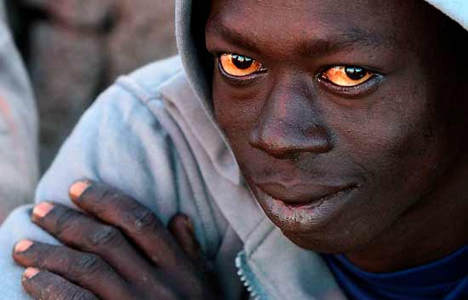 Llega un centenar de inmigrantes