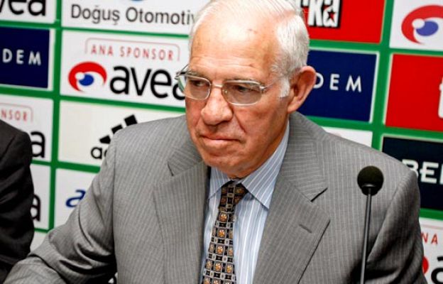  - Luis firma su nuevo contrato