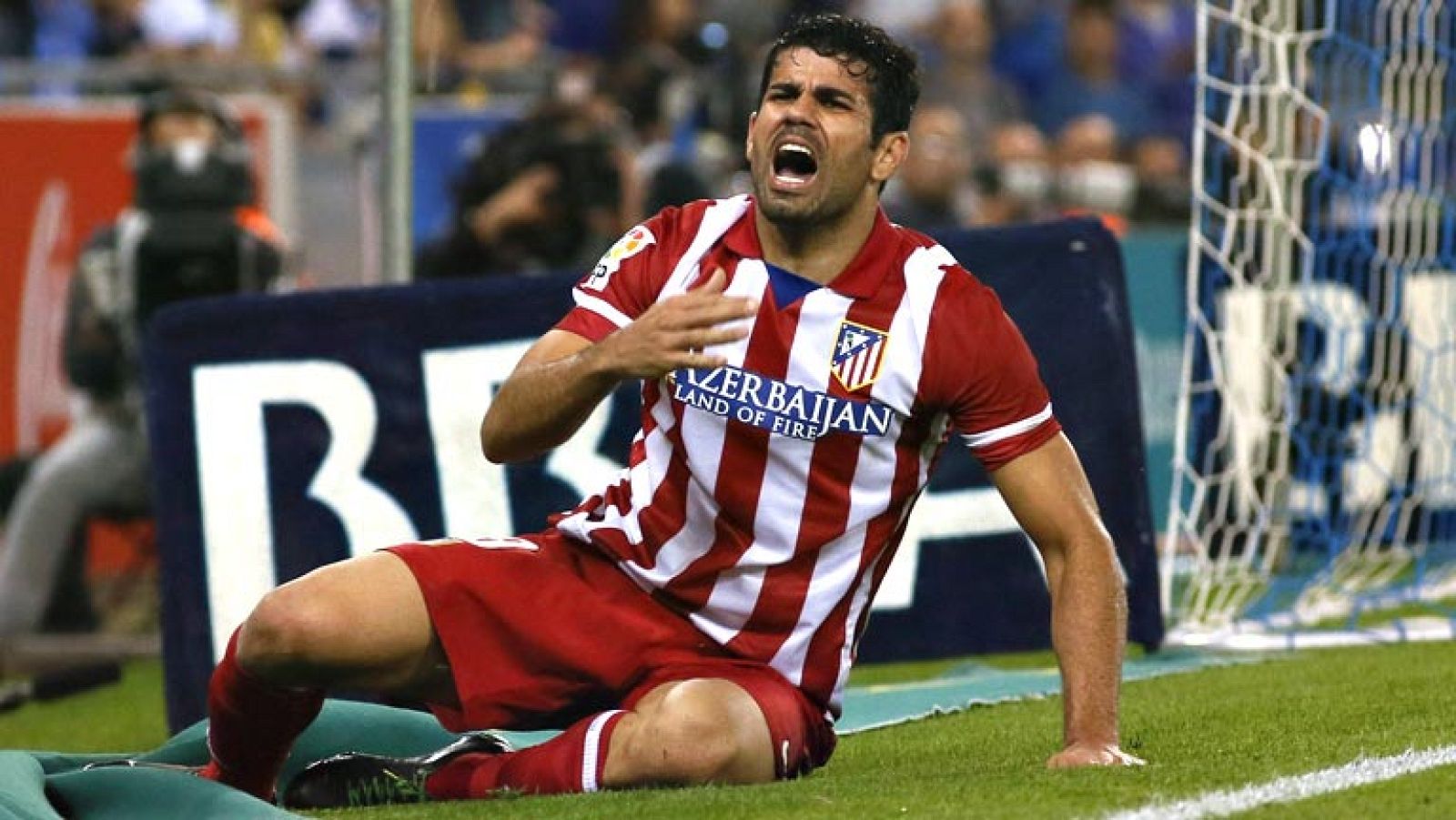 El delantero hispanobrasileño del Atlético de Madrid Diego Costa no participó hoy en el entrenamiento del equipo en la ciudad deportiva del Cerro del Espino (Majadahonda) por un golpe en el tobillo derecho, el día en el que el brasileño Joao Miranda
