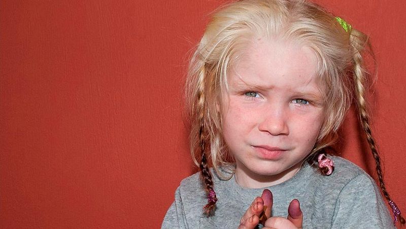 Buscan a los padres de una niña aparecida en un campamento gitano en Grecia