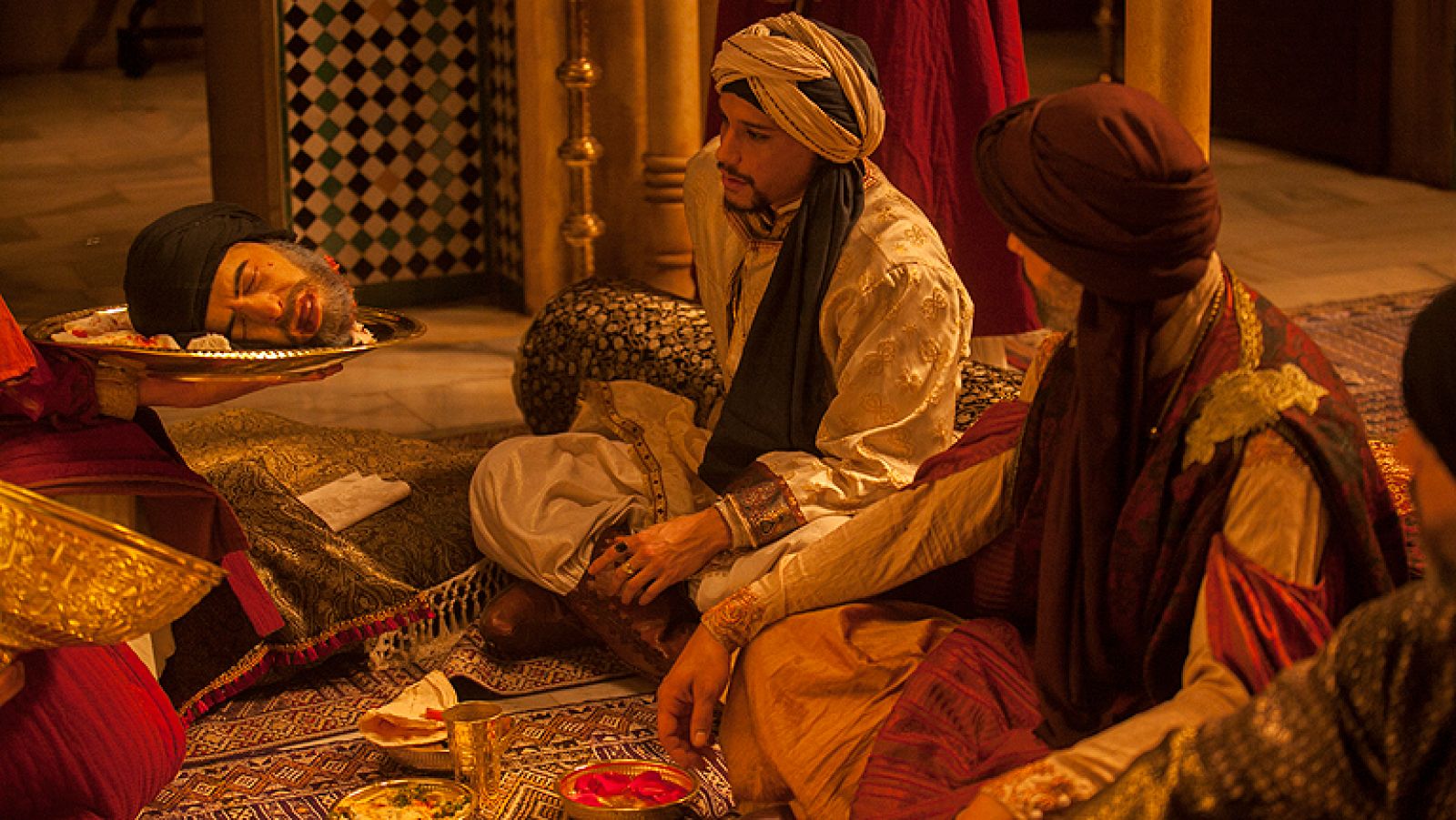 Isabel - Muley Hacén deshereda a Boabdil | Ver