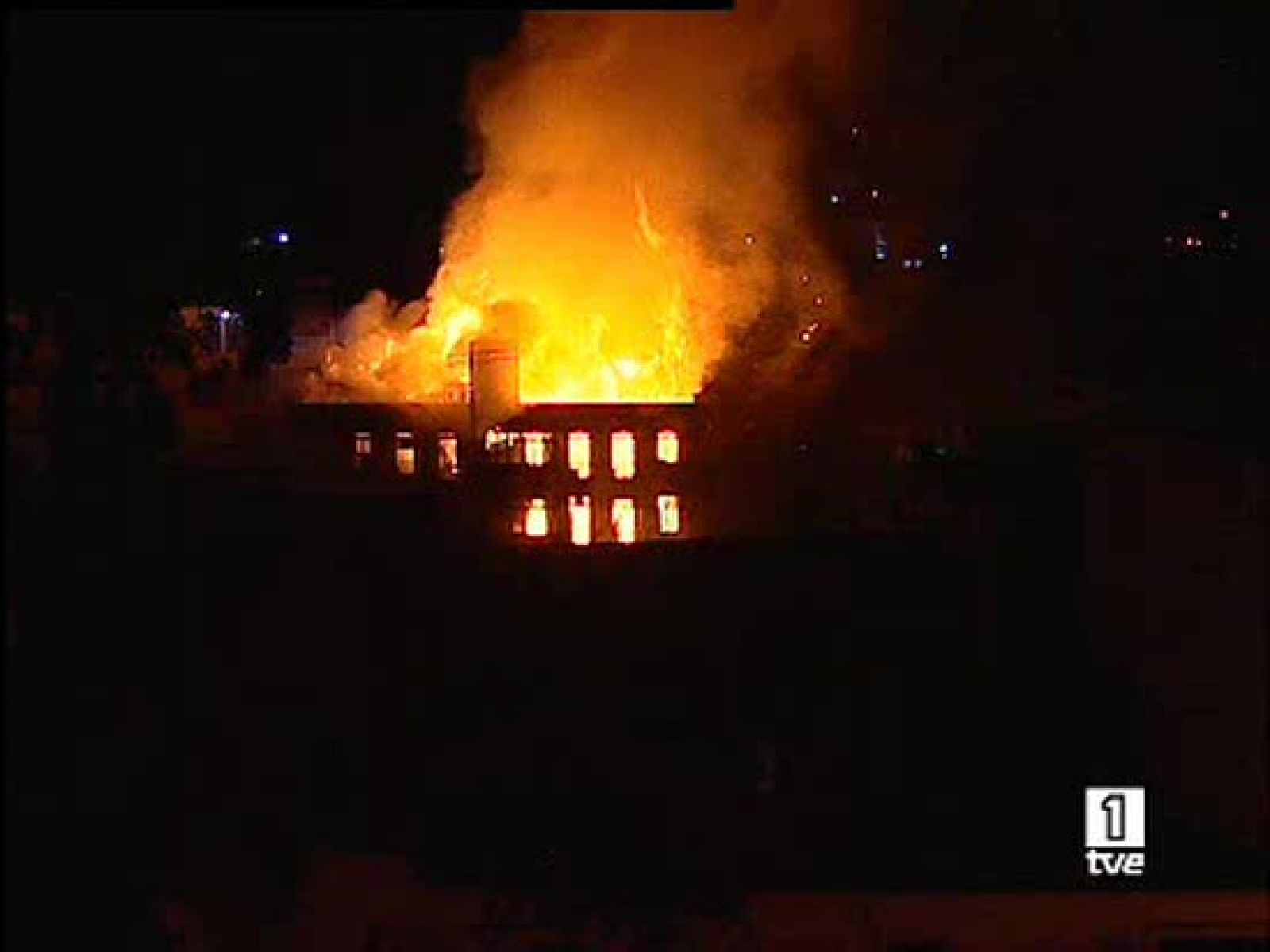 El centro de Lisboa ha sufrido esta noche un espectacular incendio | Ver