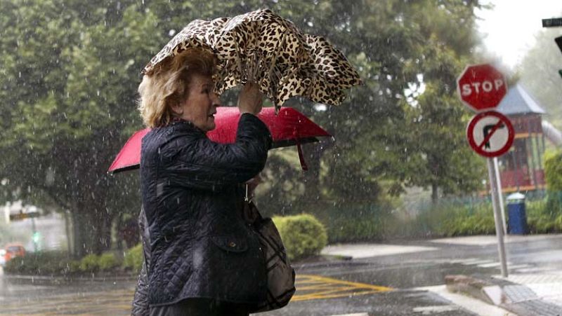 Lluvias fuertes en El Estrecho y vientos en el litoral gallego