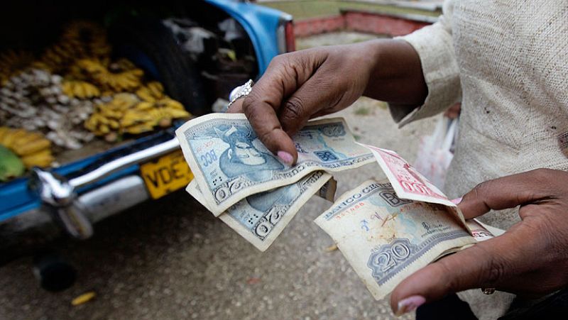 Cuba inicia el camino para abandonar el doble sistema monetario