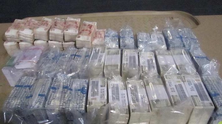 Telediario 1 - Aumenta la evasión de divisas