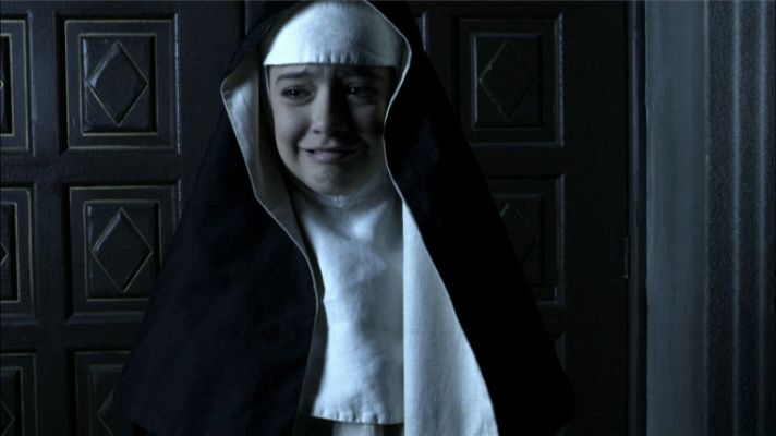 Isabel - Alfonso V de Portugal muere