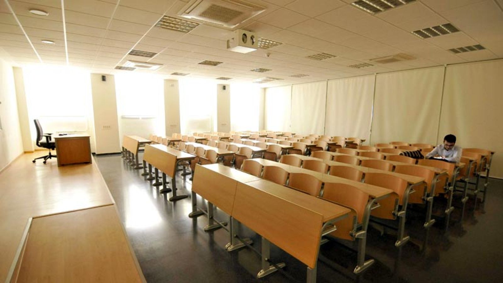 CC.OO. y UGT cifran en un 80% el seguimiento de la huelga general educativa contra la LOMCE - Informativo 24h | Ver