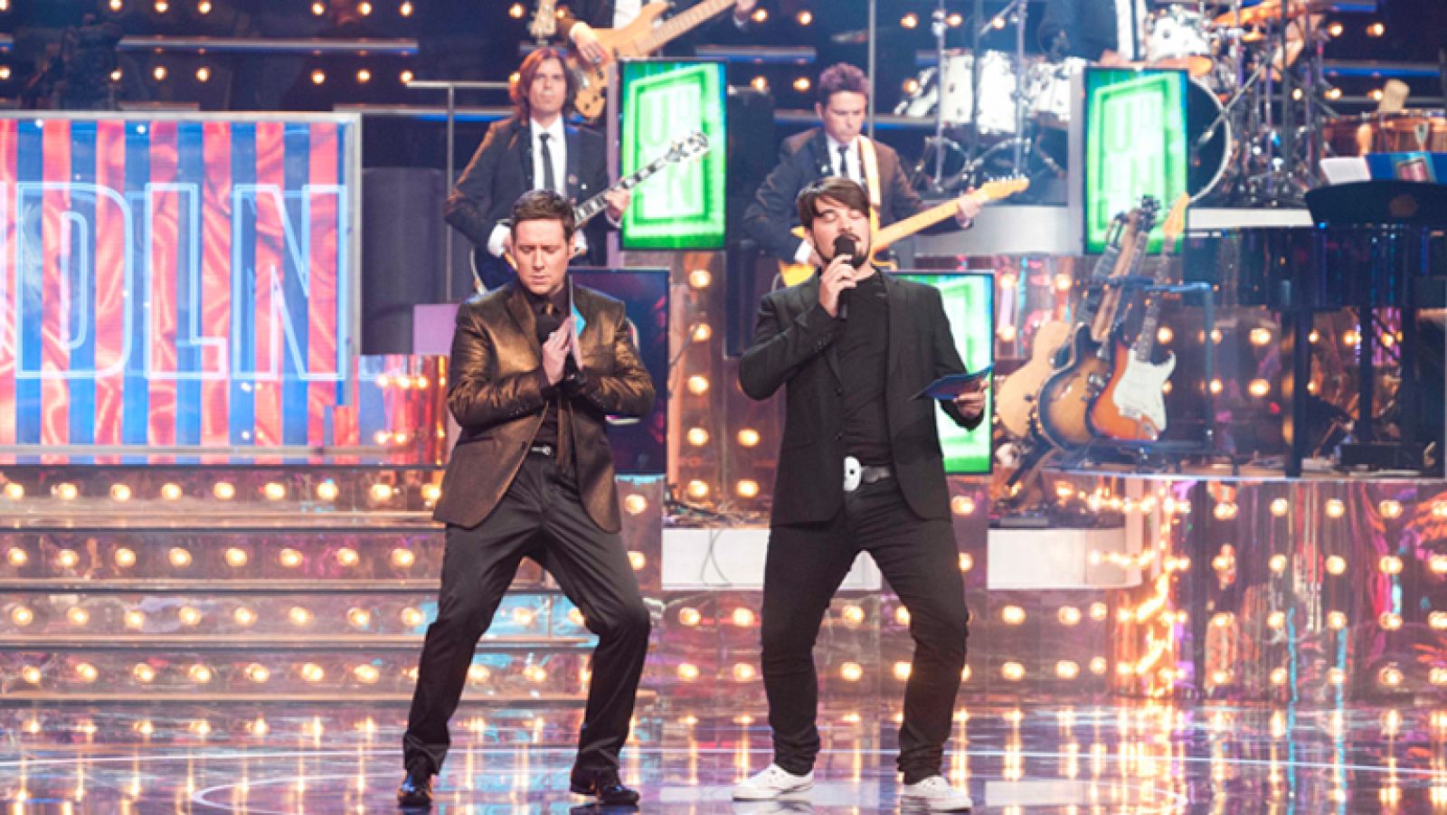 Uno de Los Nuestros - 'Shakira Latre' canta "La tortura" | Ver