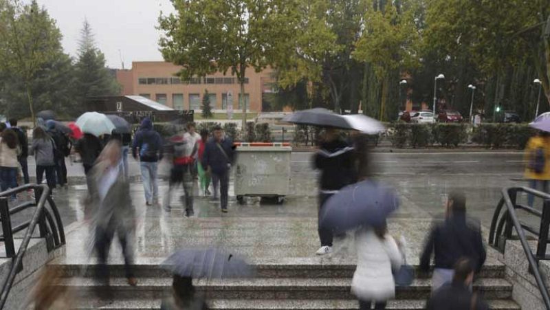 Muy nuboso en la mitad oeste peninsular, Navarra, Pirineos e Islas Canarias
