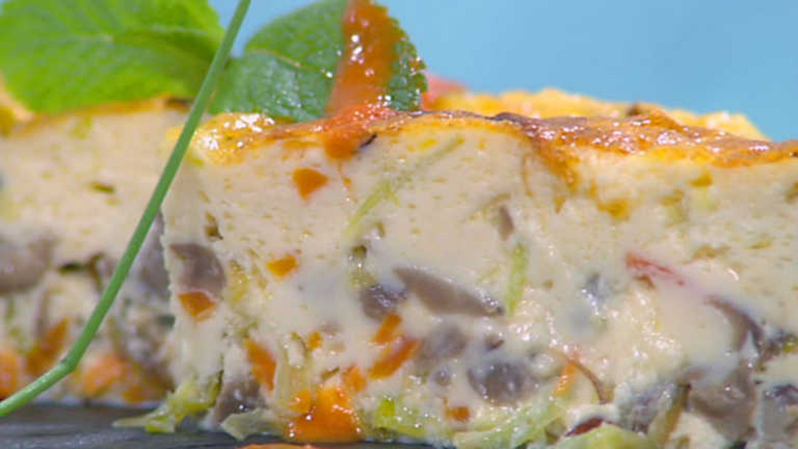 Cocina con Sergio - Pastel de setas con salsa de pimientos - ver ahora