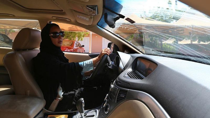Mujeres saudíes seguirán protestando para poder conducir