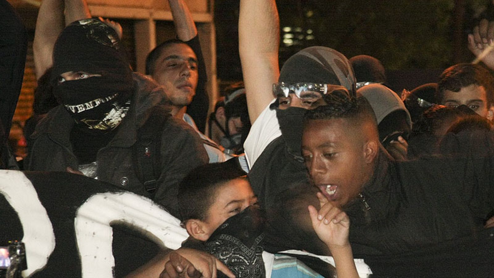 Protestas violentas en Brasil por la muerte de un joven tiroteado por la policía