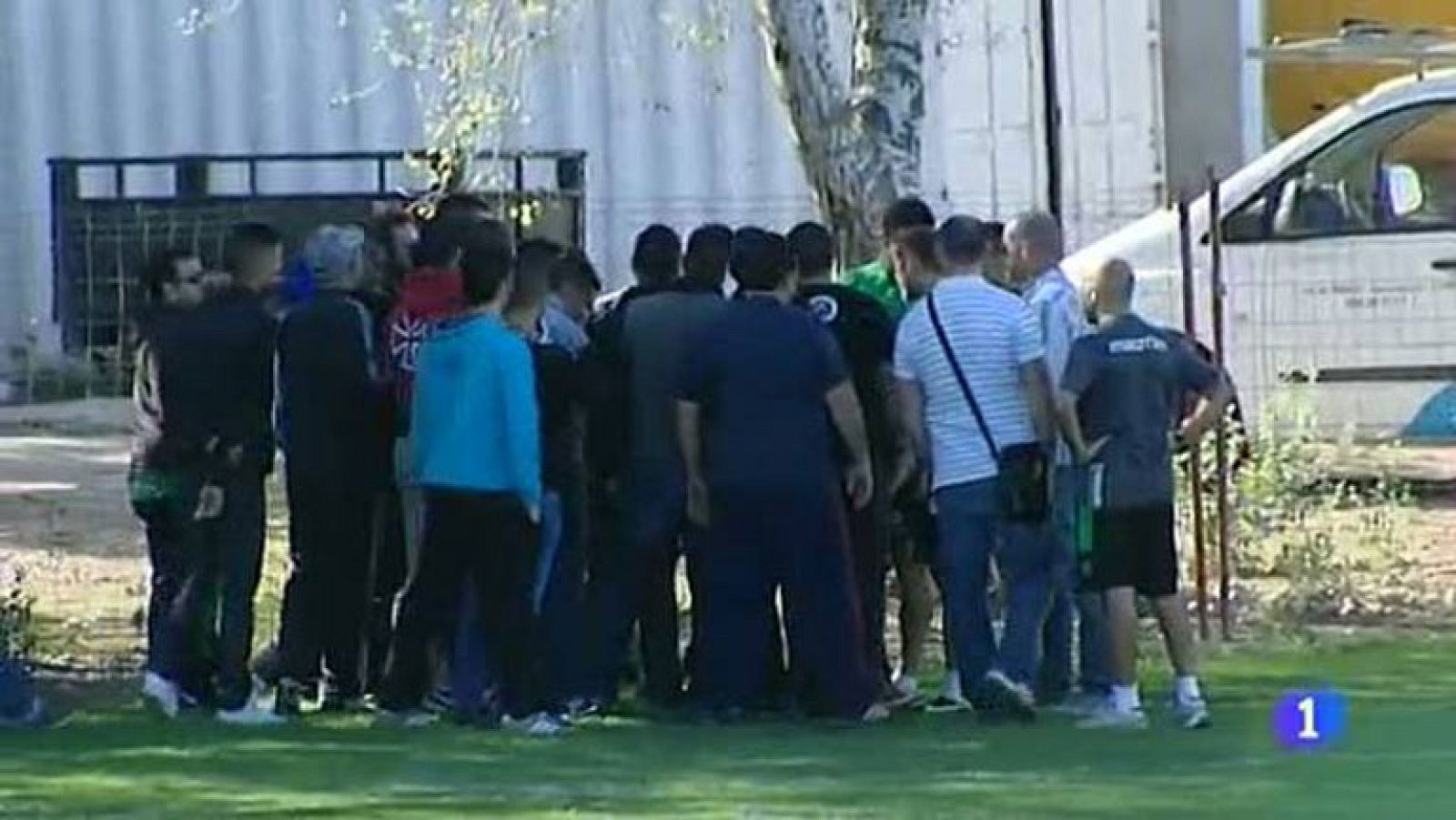 Los ultras del Betis piden explicaciones a Mel por el 5-0 ante el Atlético | Ver