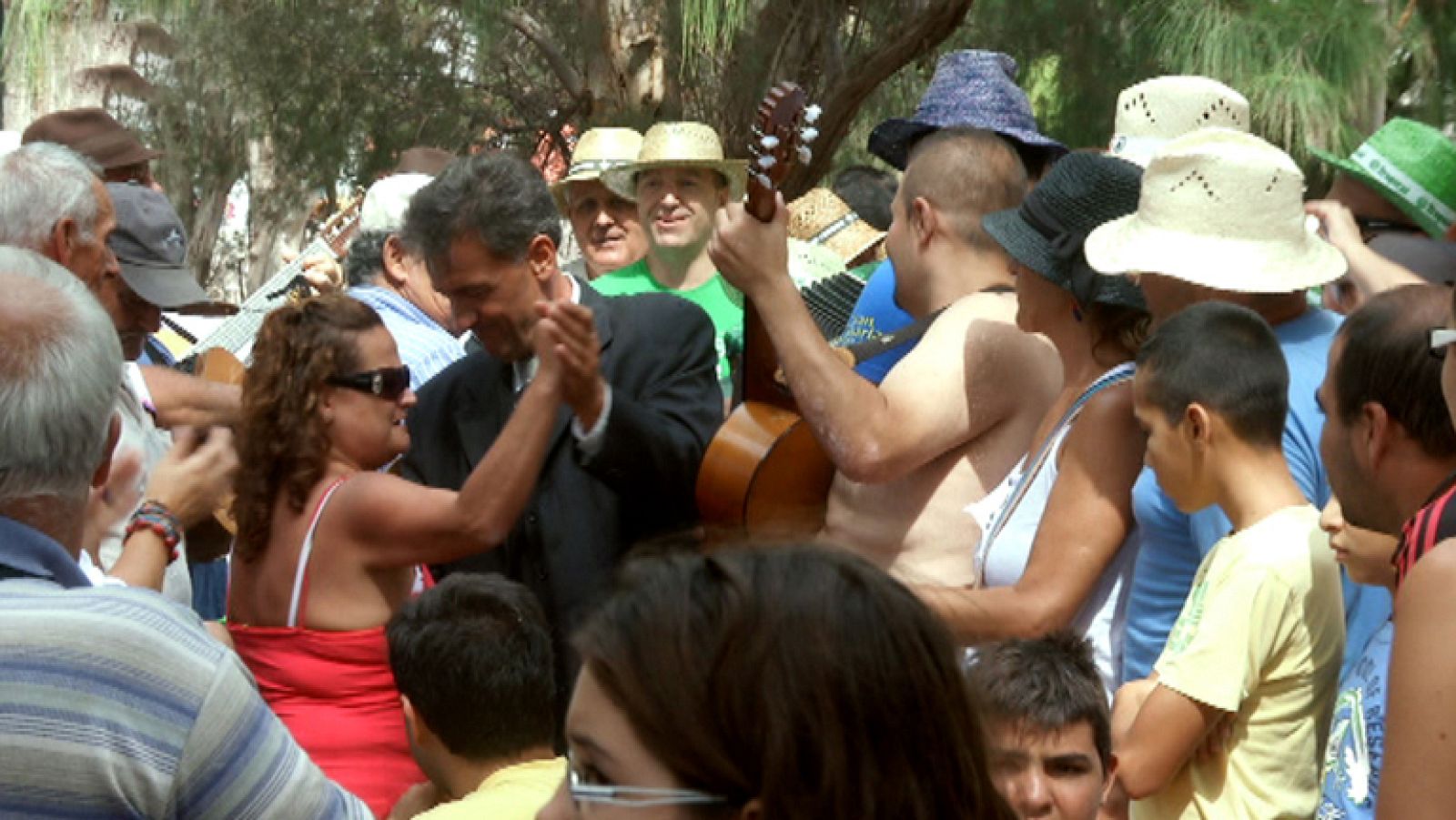 España a ras de cielo - Francis se da un buen chapuzón en la fiesta del Charco