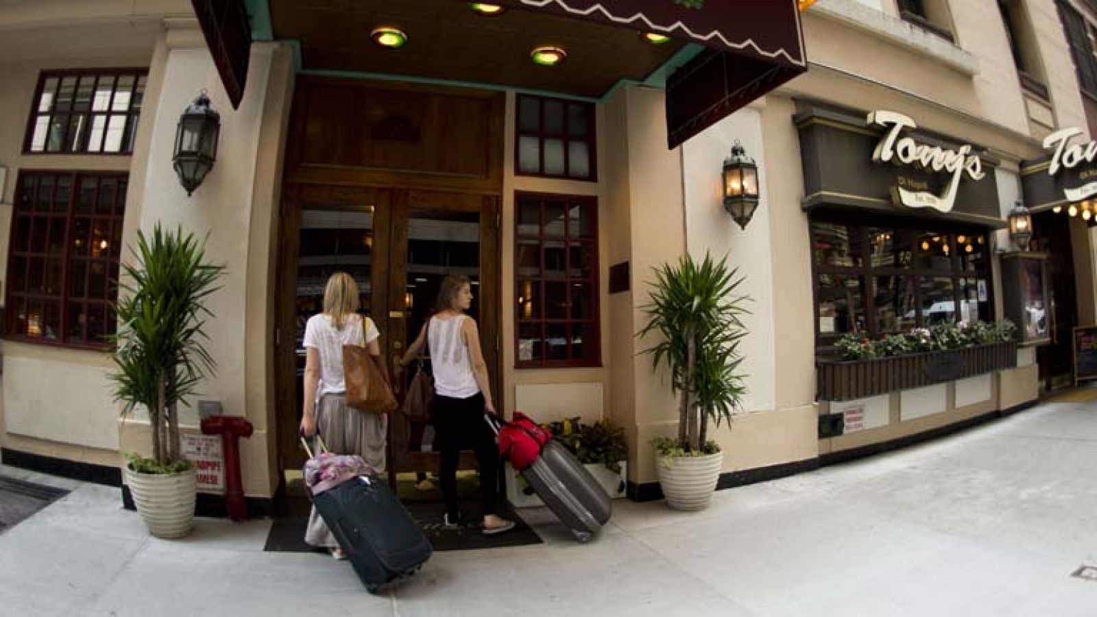 La mayoría de las personas no hace grandes viajes pero no perdona los puentes