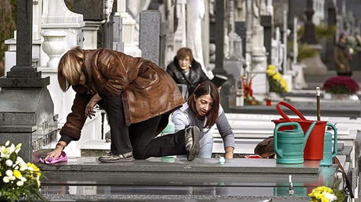 Informativo 24h - Día de visitas a los cementerios