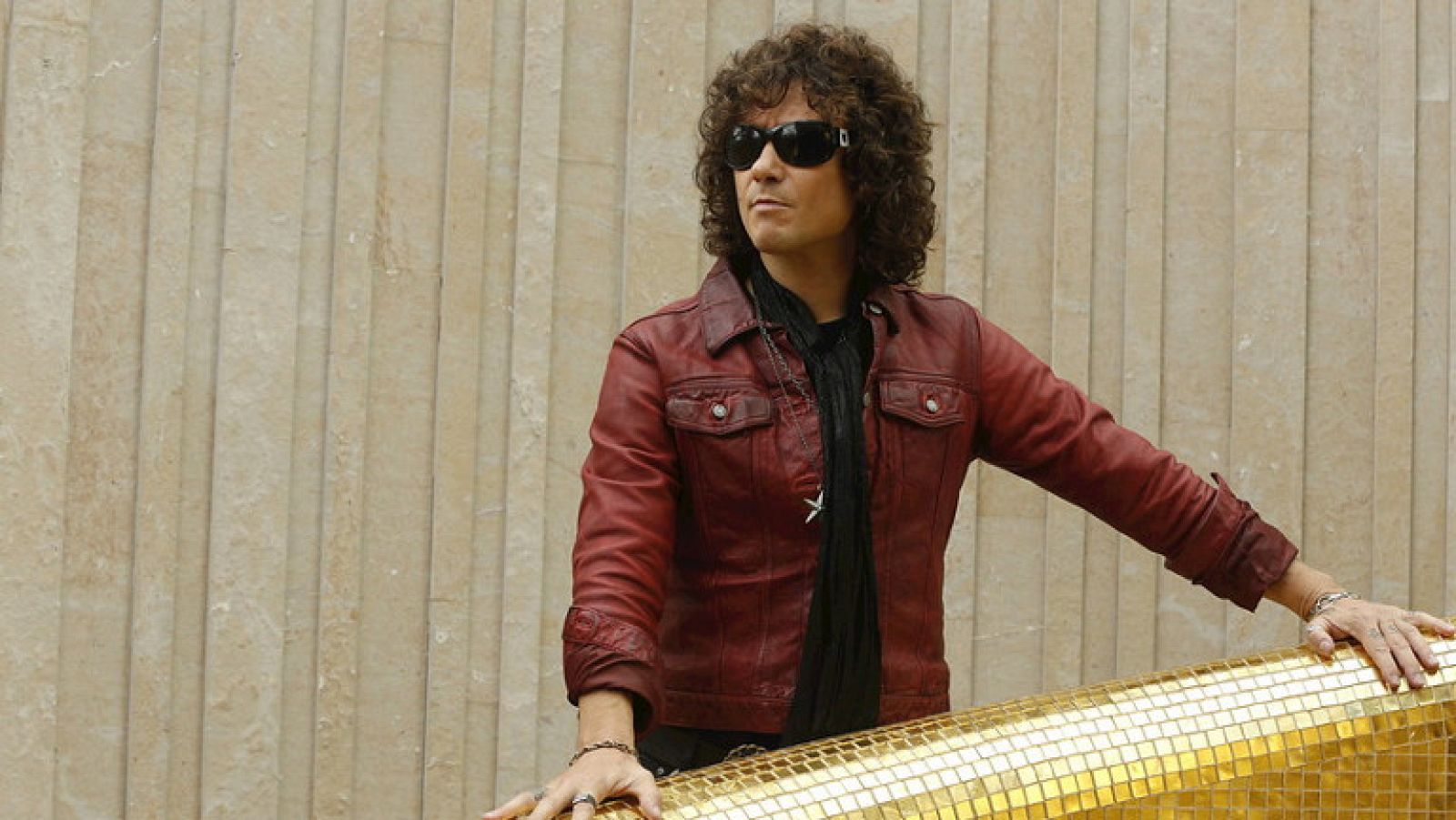 Enrique Bunbury vuelve a despertar - Ver ahora