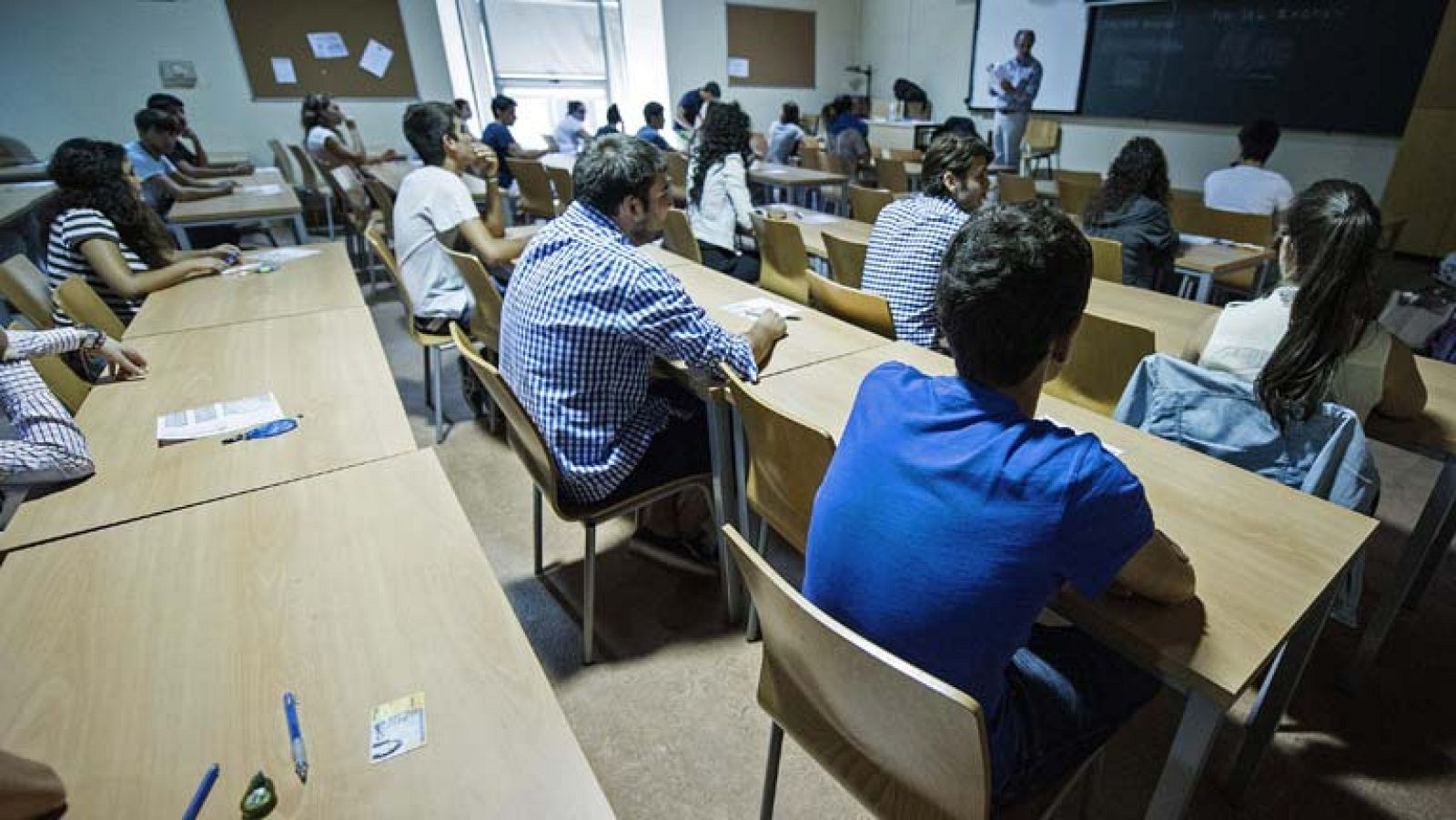 Tres comunidades autónomas dicen que asumirán el complemento de la beca Erasmus que el Gobierno no pagará