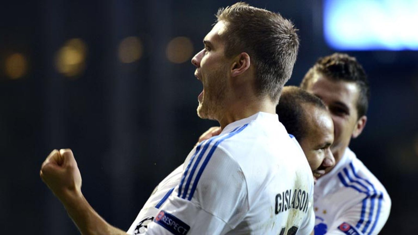 El Copenhague derrotó por la mínima a un pobre Galatasaray con un gol del noruego Braaten a los seis minutos y se llevó un merecido triunfo que le vuelve a meter en la pelea y deja abierta la lucha por la segunda plaza. Un gol se llevó el Copenhague