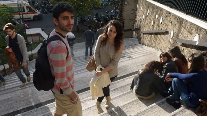 Telediario 1 - Firmas para defender las becas