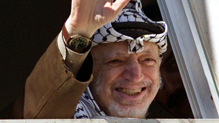 Telediario 1 - Los forenses suizos apuntan al envenenamiento con polonio en la muerte de Arafat