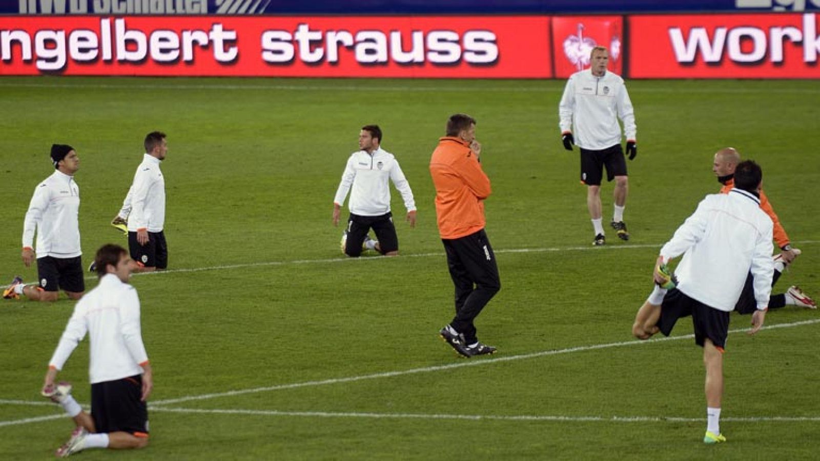 El Sevilla FC tiene la oportunidad, con la visita al estadio Ramón Sánchez Pizjuán del Slovan Liberec checo en la cuarta jornada del Grupo H de la Liga Europa, de dejar cerrado el pase a la siguiente fase y además calmar algo las aguas revueltas por