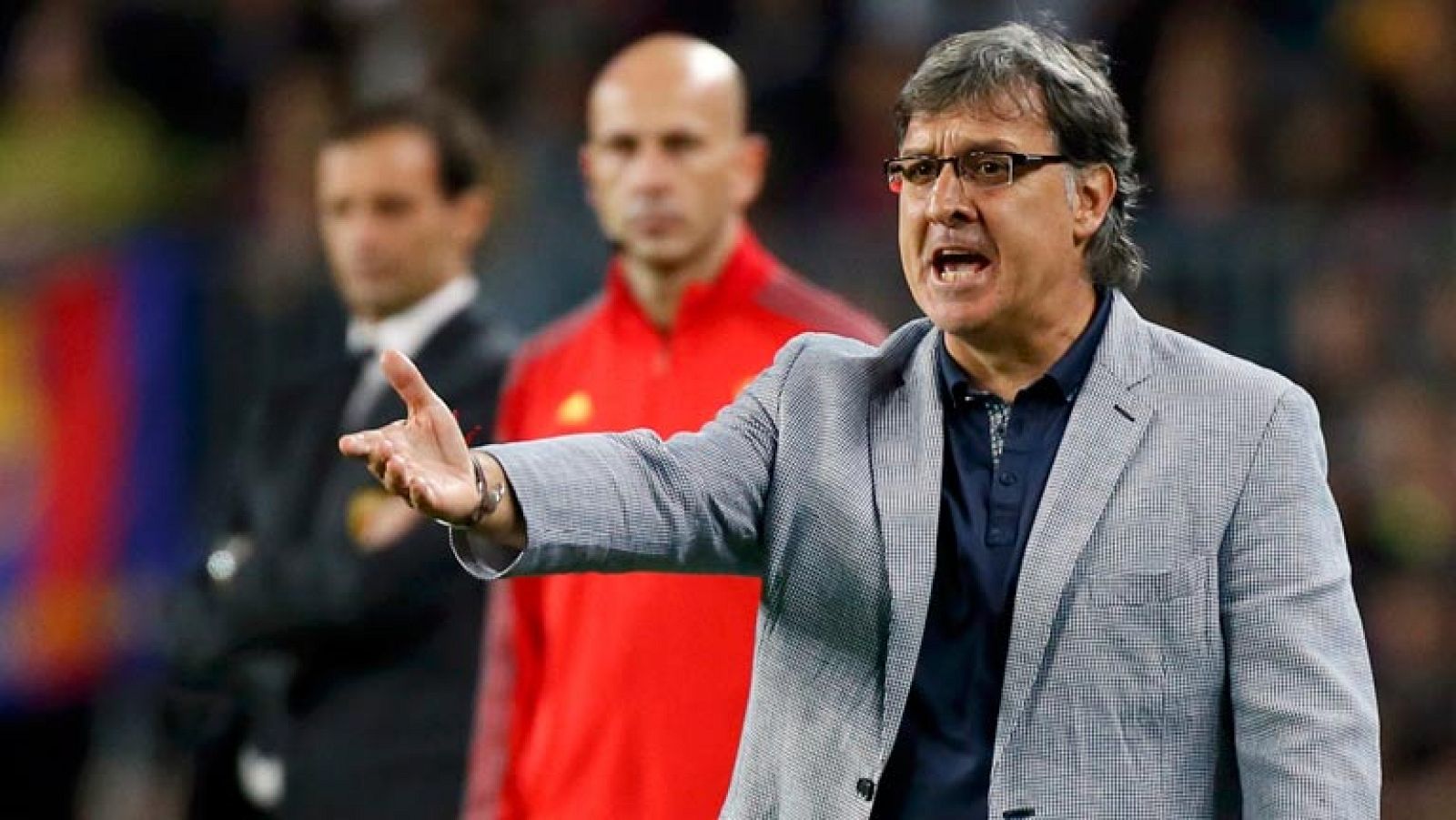 El entrenador del FC Barcelona, Gerardo 'Tata' Martino, ha  comentado que han "avanzado" en el juego y ha celebrado así la  victoria conseguida contra el AC Milan (3-1) que les ha permitido  clasificarse para los octavos de final a falta de dos jorna