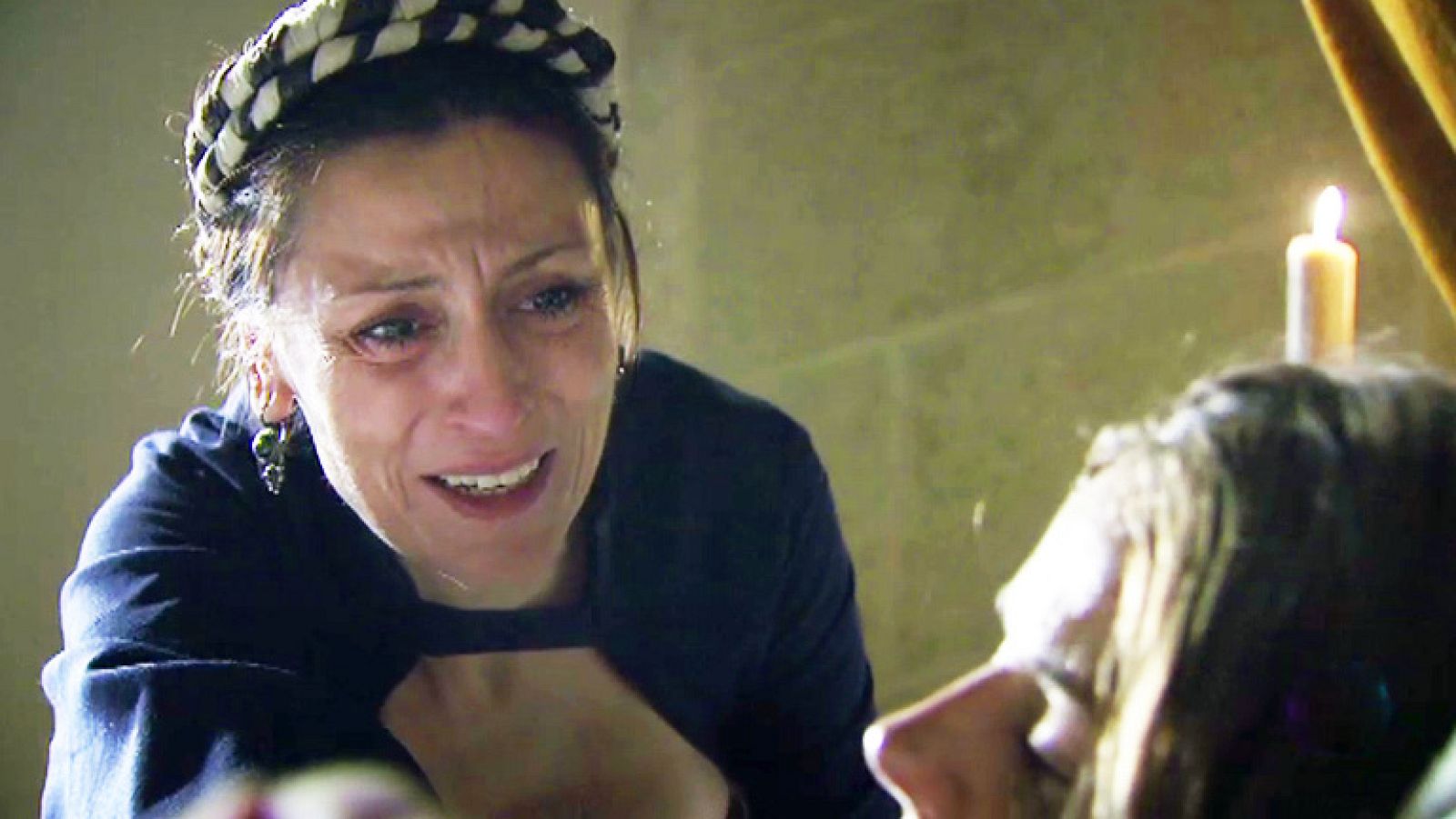 Águila Roja - Catalina ve a Lucrecia | Ver