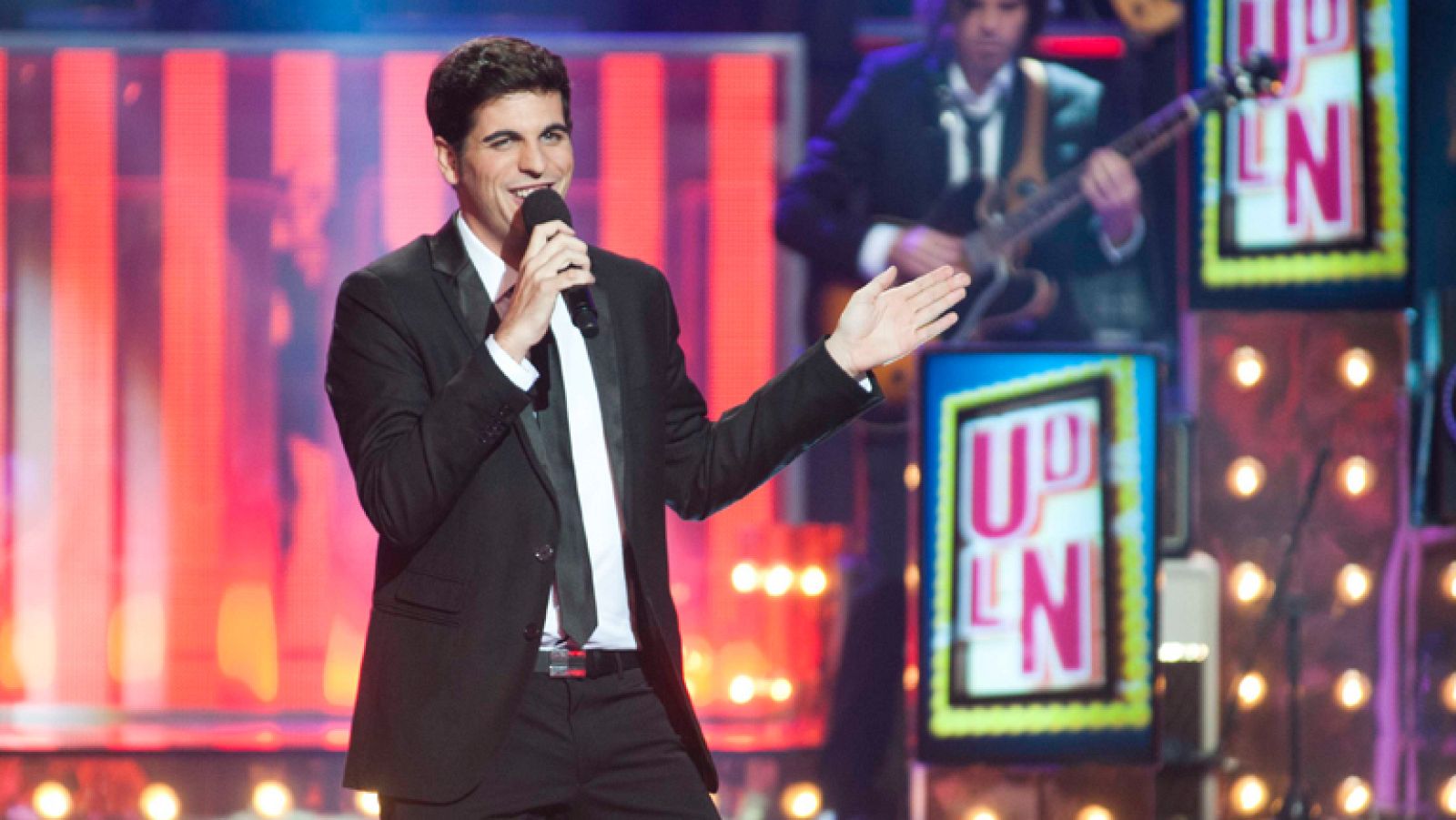 Edu Cayuela canta esta semana "Sexbomb" de Tom Jones