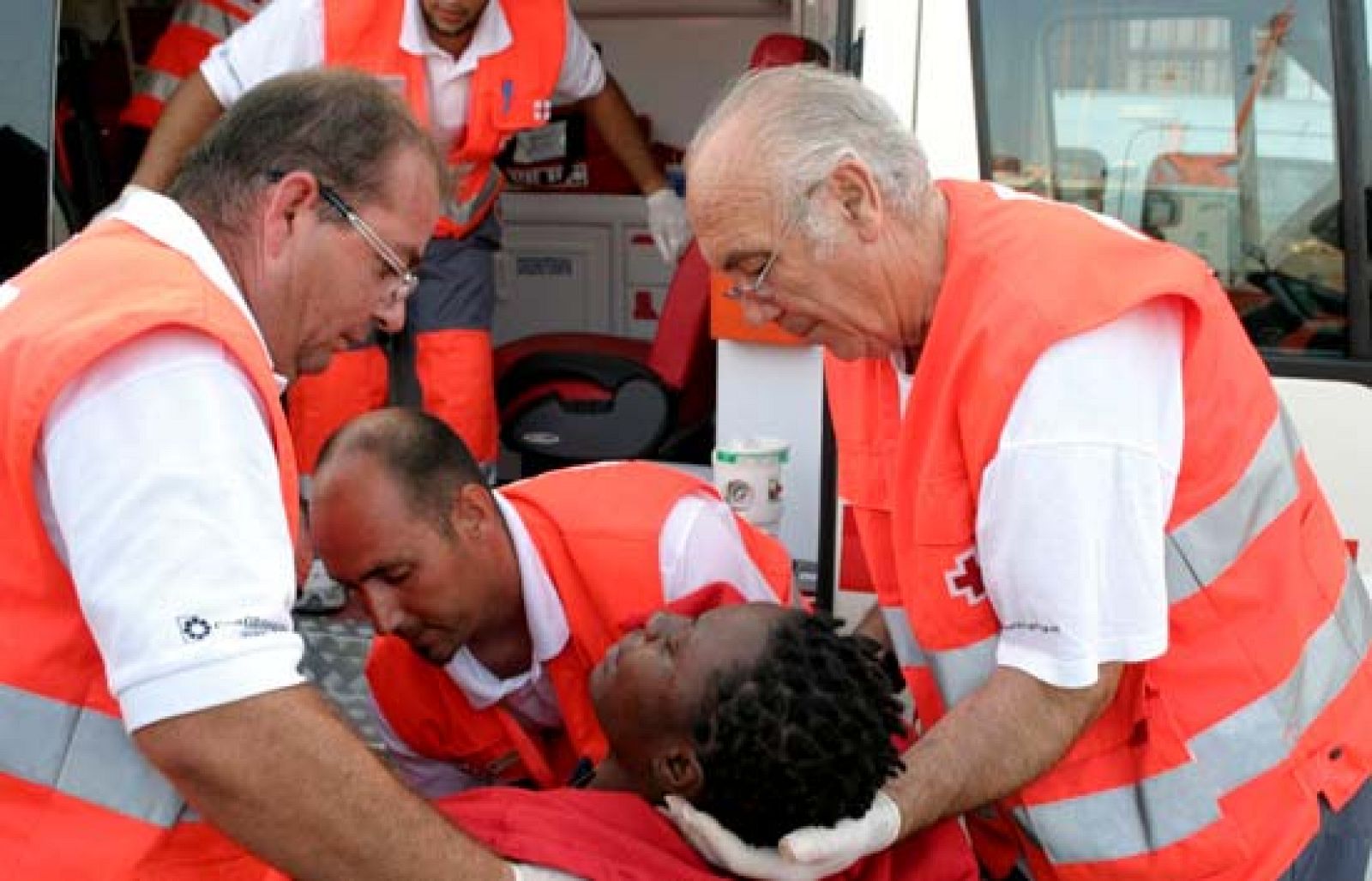 Así actúan los servicios de emergencia que socorren a los inmigrantes | Ver