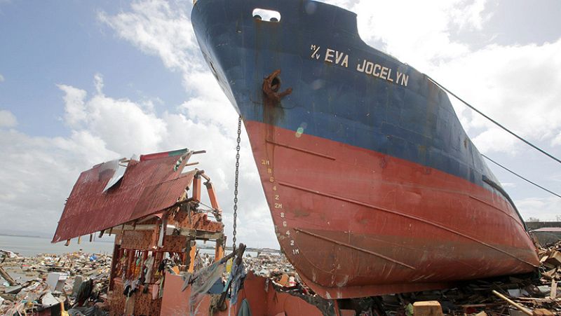 Filipinas cifra en más de 10.000 las víctimas por el tifón Haiyan