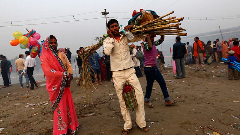 La India crea aplicaciones móviles para luchar contra los violadores | Ver