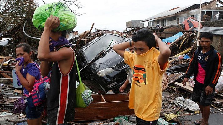 Telediario 1 - Tifón Haiyan en Filipinas