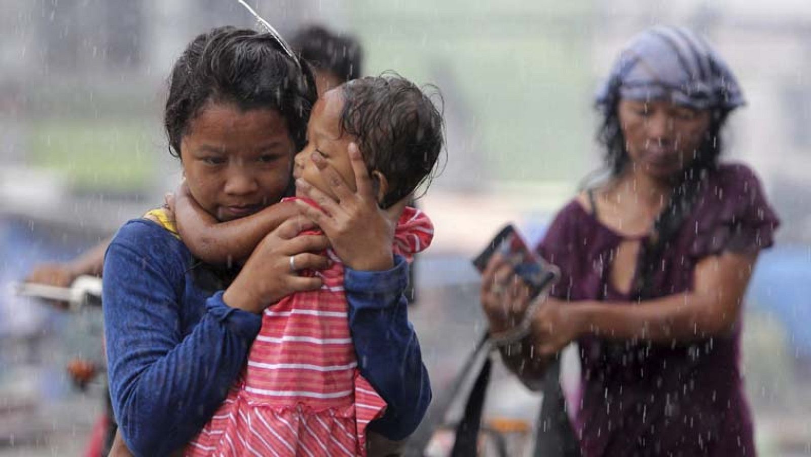 Los supervivientes de la tragedia de Filipinas viven situaciones dramáticas