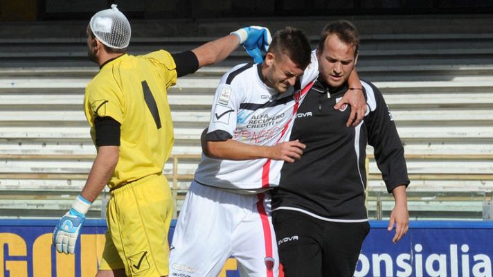 Telediario 1 - Los ultras fuerzan la suspensión de un partido de tercera en Italia