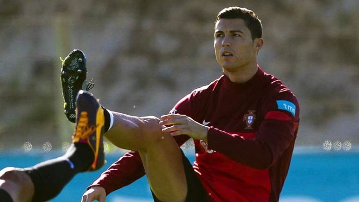 Telediario 1 - La Portugal de Cristiano se la juega ante la Suecia de Ibrahimovic