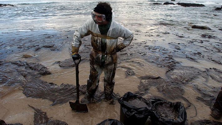 Telediario 1 - Sentencia por el 'Prestige'