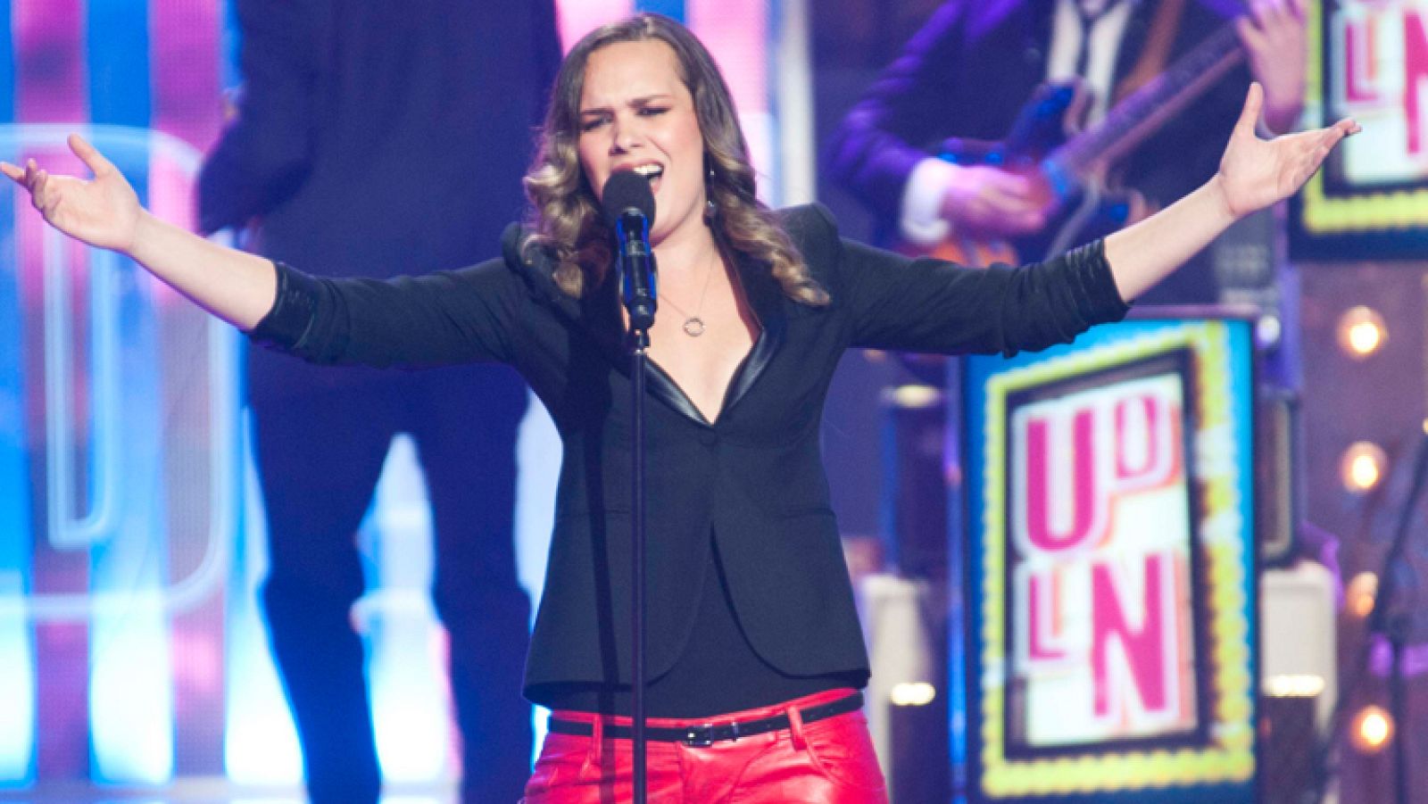 Uno de Los Nuestros - Eli Guillén canta "Como una ola"